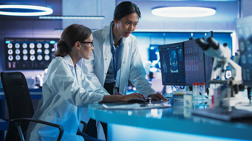 Freelancer vs. Festanstellung: Welches Modell passt für Life-Science-Unternehmen?
